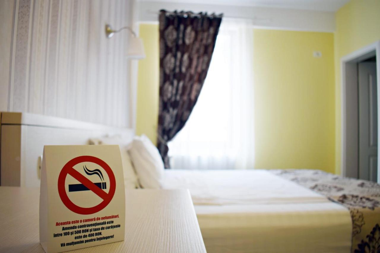 Hotel French Boutique à Braşov Extérieur photo