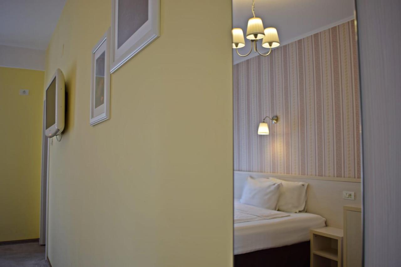 Hotel French Boutique à Braşov Extérieur photo