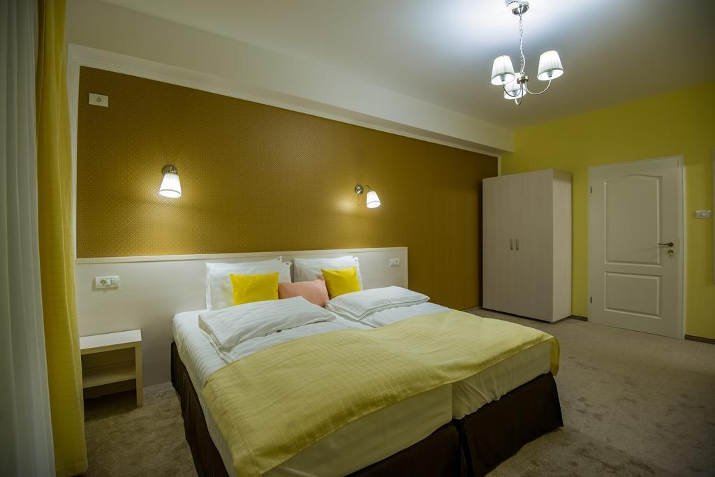Hotel French Boutique à Braşov Extérieur photo