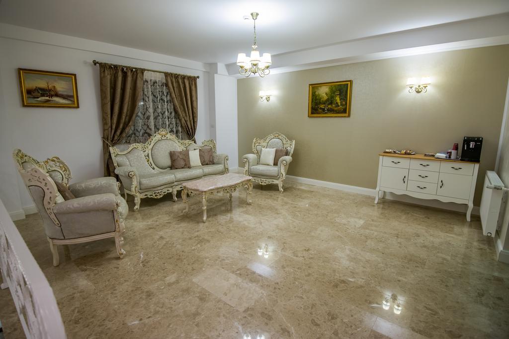 Hotel French Boutique à Braşov Extérieur photo