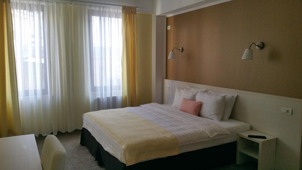 Hotel French Boutique à Braşov Extérieur photo