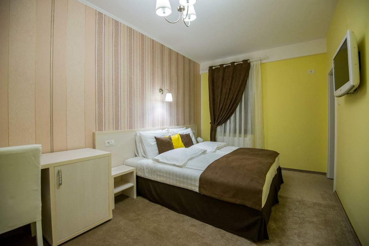 Hotel French Boutique à Braşov Extérieur photo