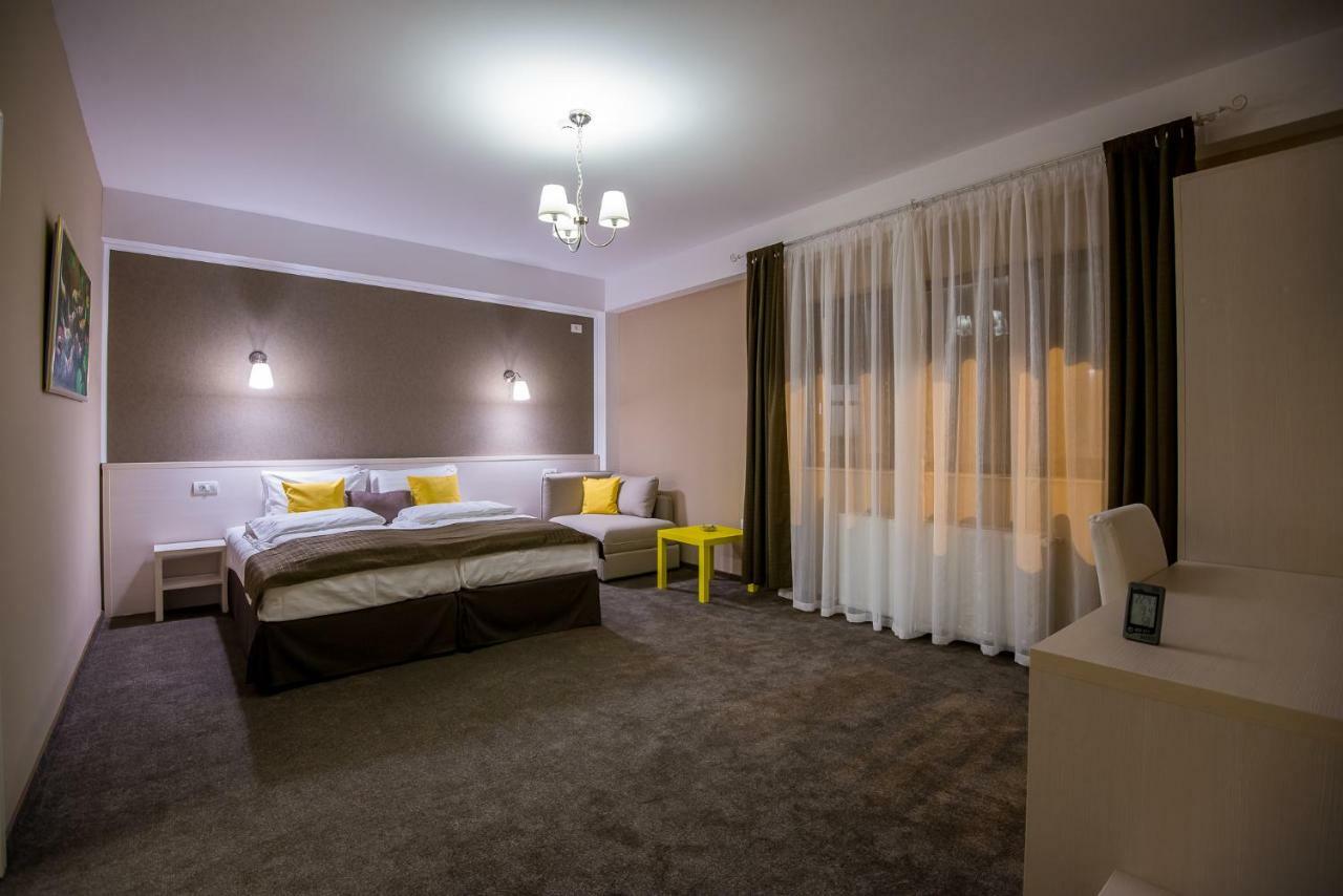 Hotel French Boutique à Braşov Extérieur photo