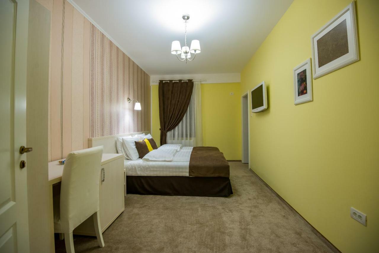Hotel French Boutique à Braşov Extérieur photo